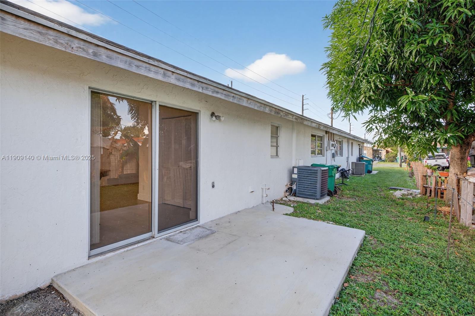 NORTH HOLLYWOOD - Residential Lease