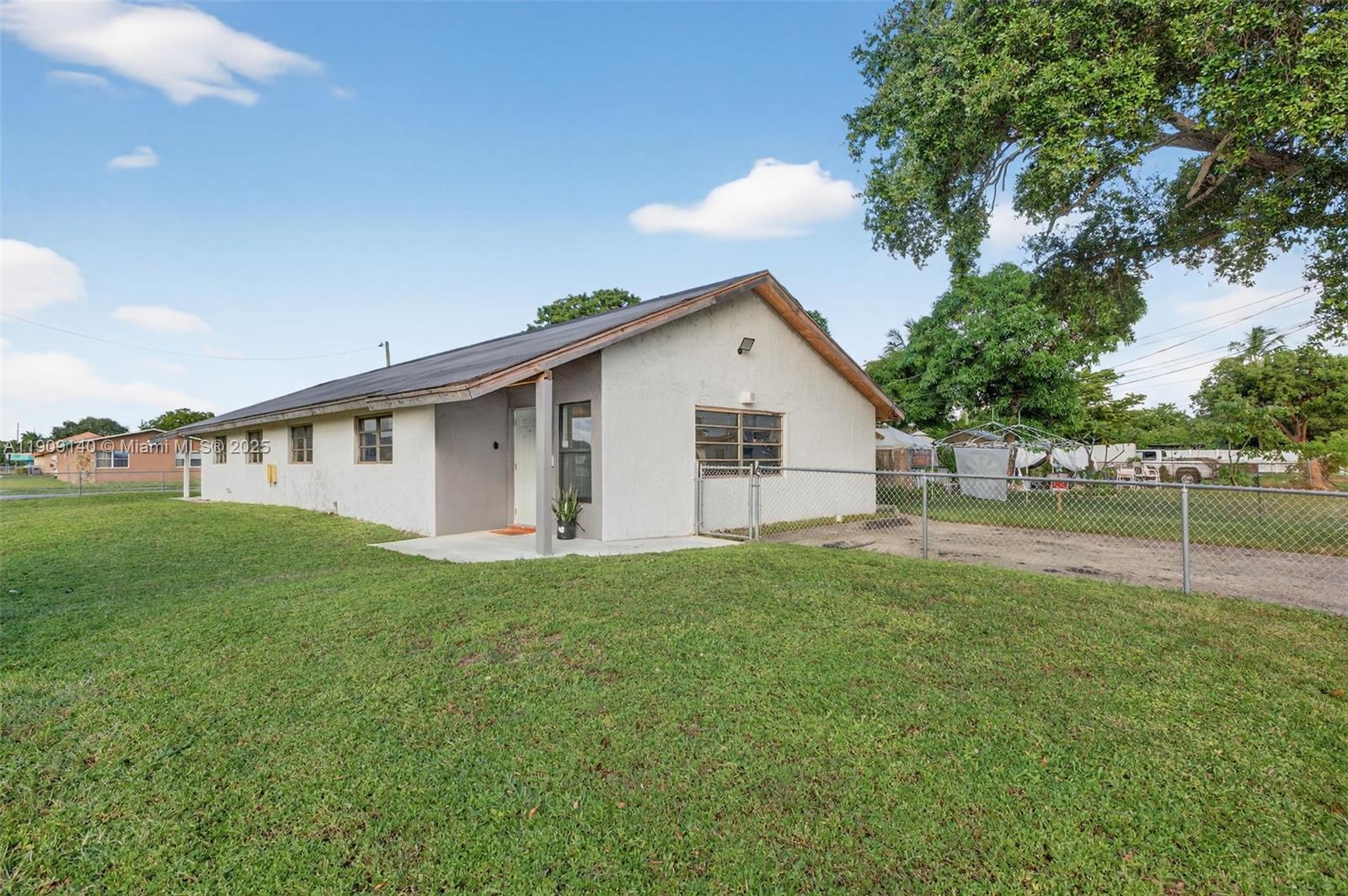 NORTH HOLLYWOOD - Residential Lease