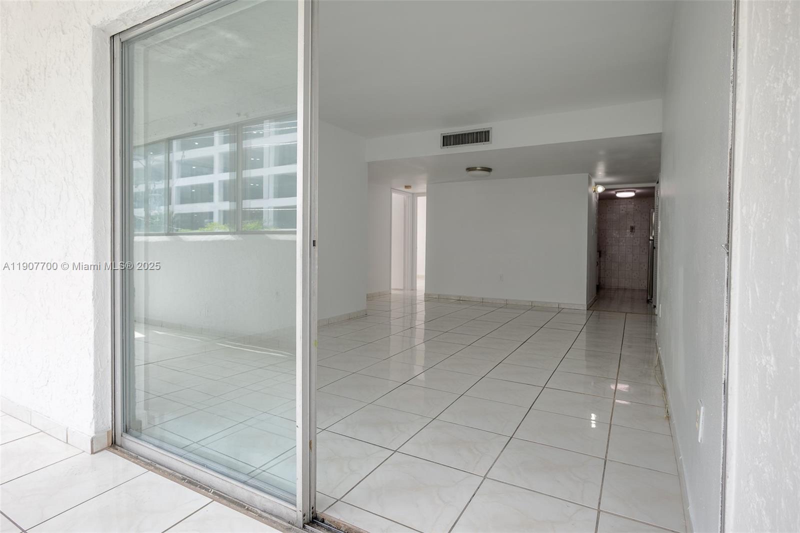 TWIN EXECUTIVE TOWERS CON - Residential Lease