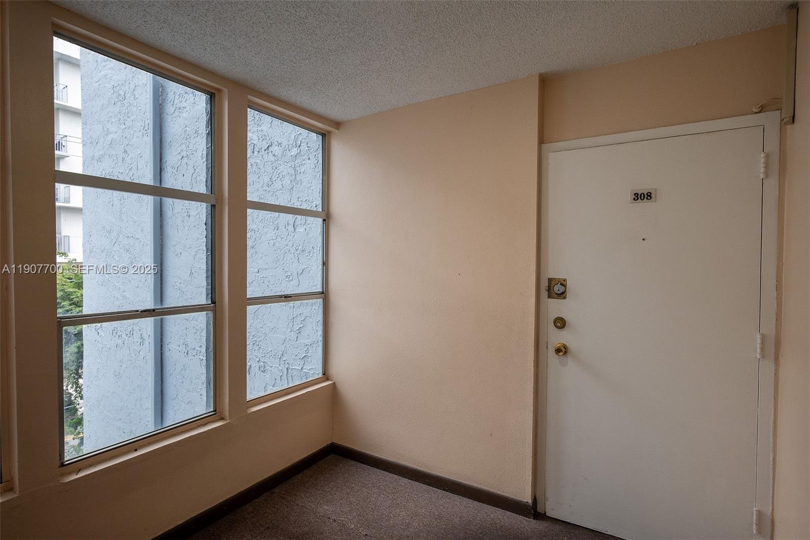 TWIN EXECUTIVE TOWERS CON - Residential Lease