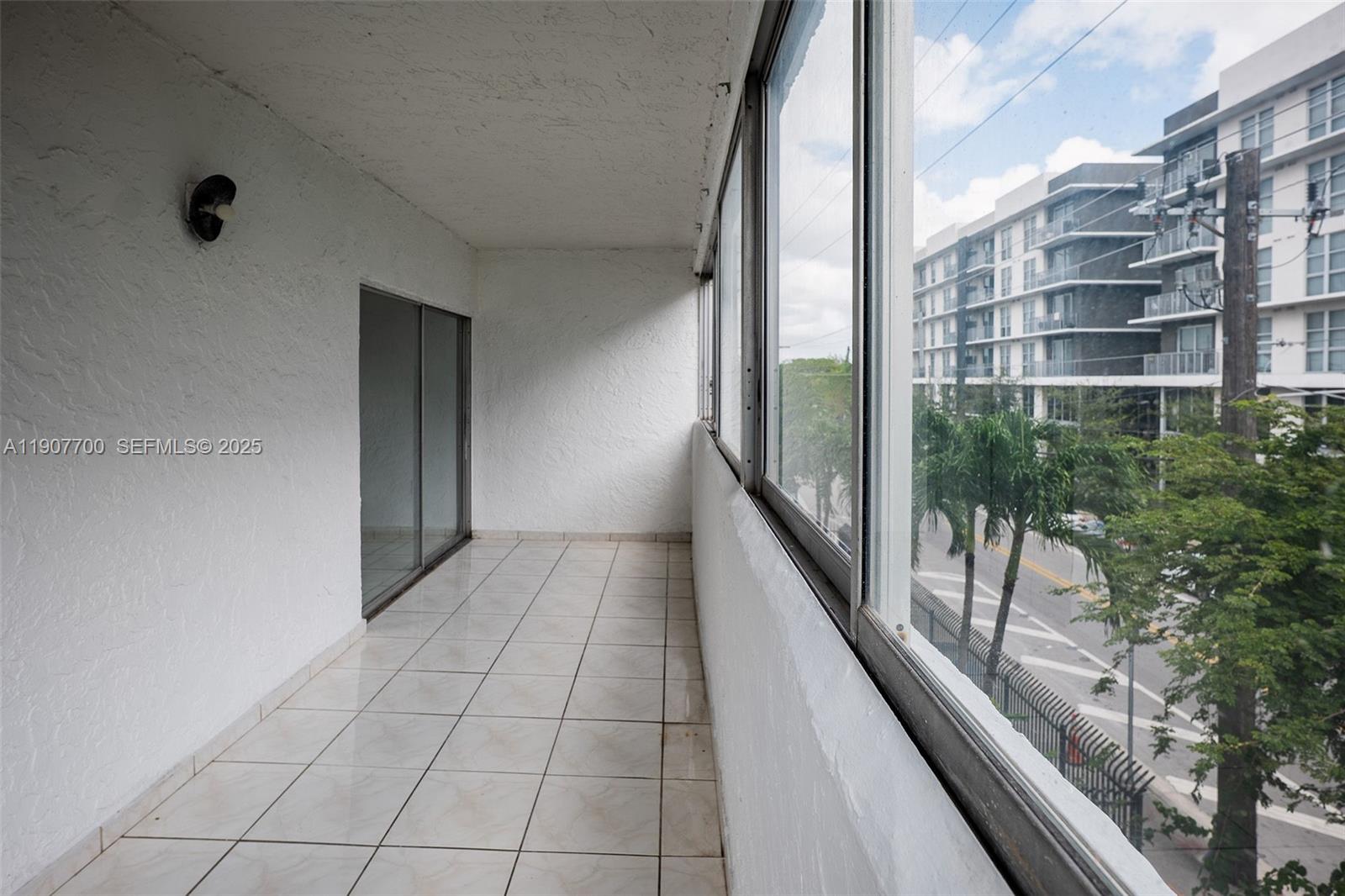 TWIN EXECUTIVE TOWERS CON - Residential Lease