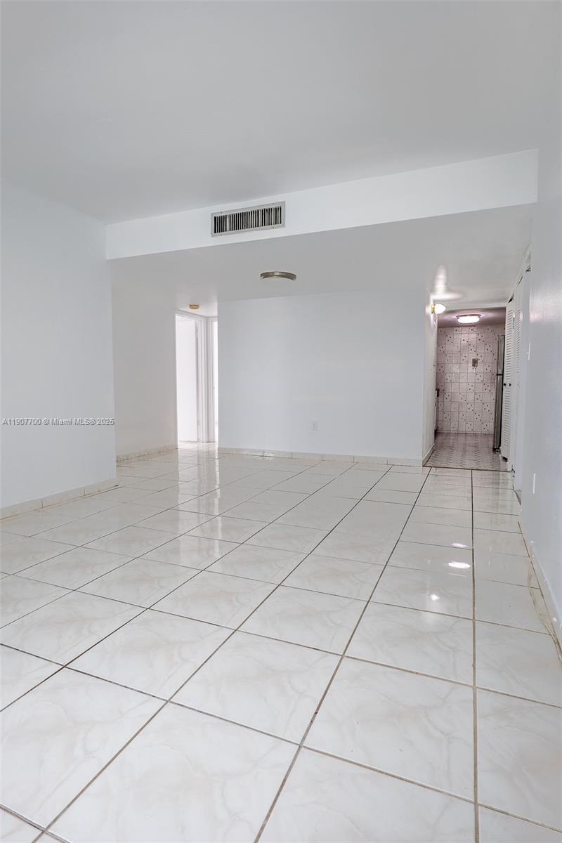 TWIN EXECUTIVE TOWERS CON - Residential Lease