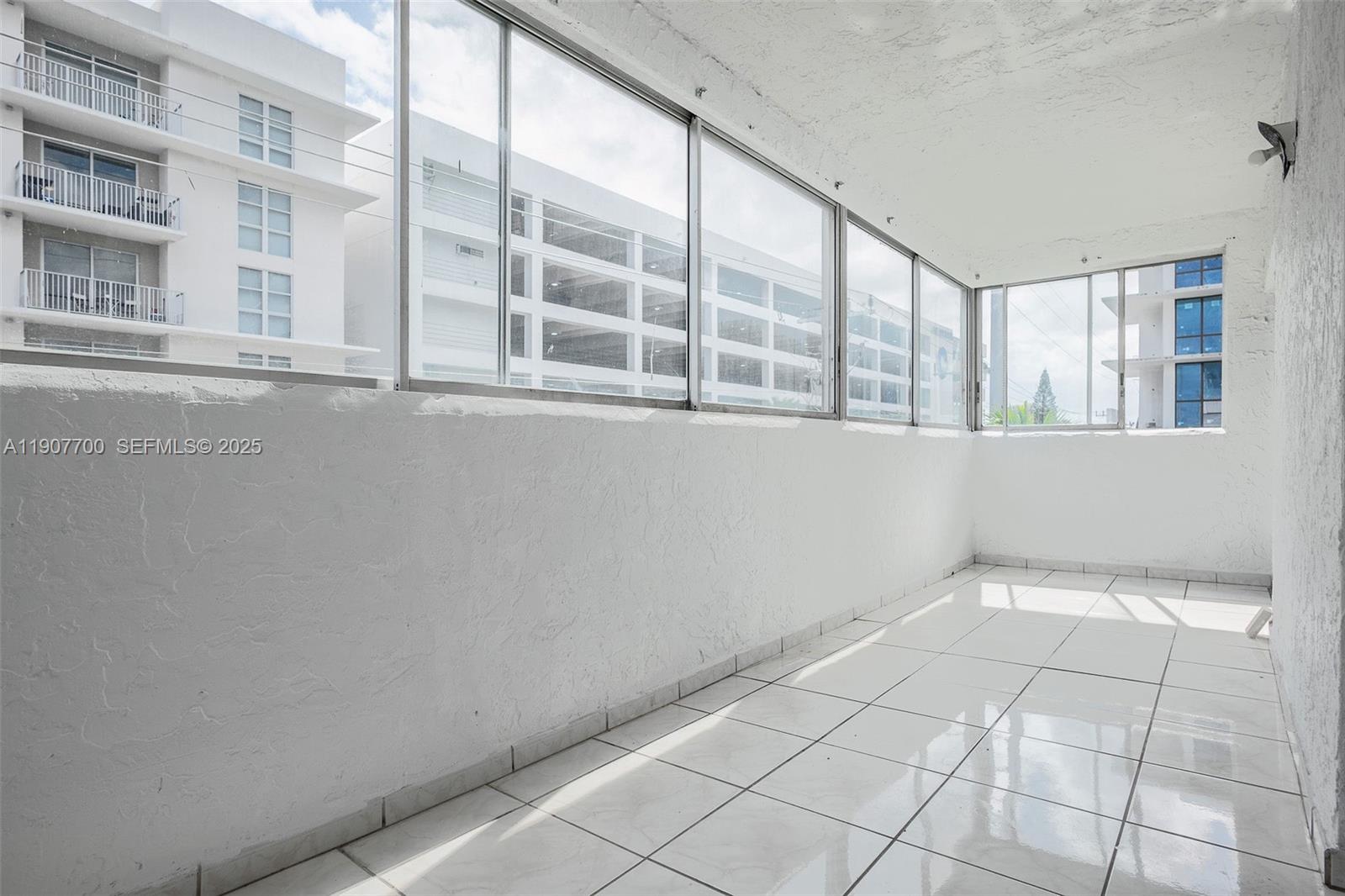 TWIN EXECUTIVE TOWERS CON - Residential Lease