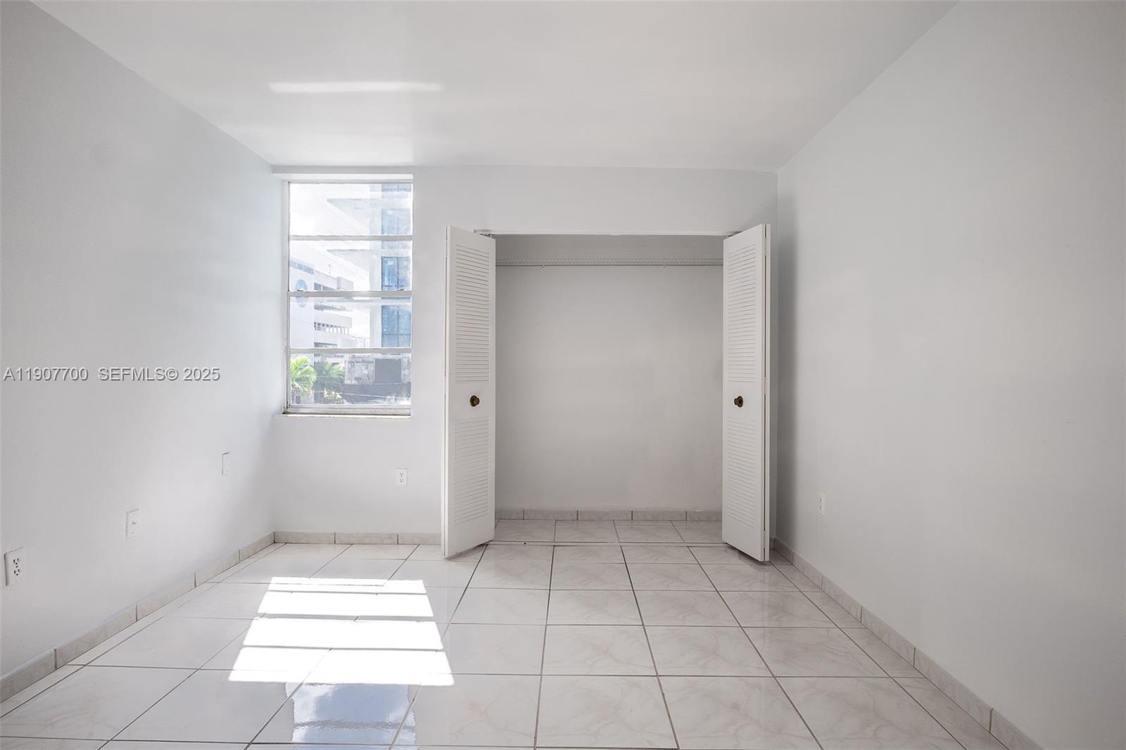 TWIN EXECUTIVE TOWERS CON - Residential Lease