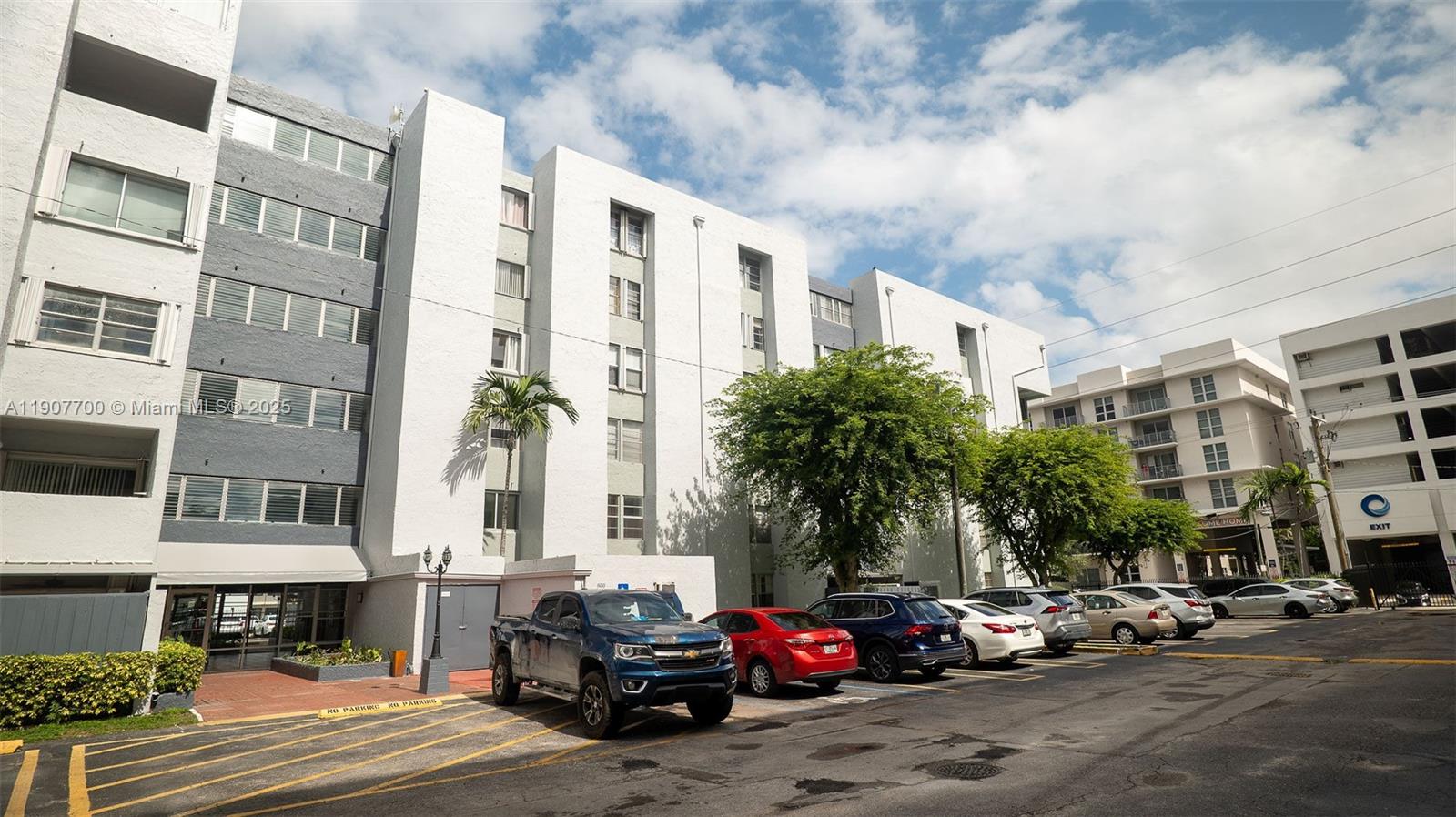 TWIN EXECUTIVE TOWERS CON - Residential Lease