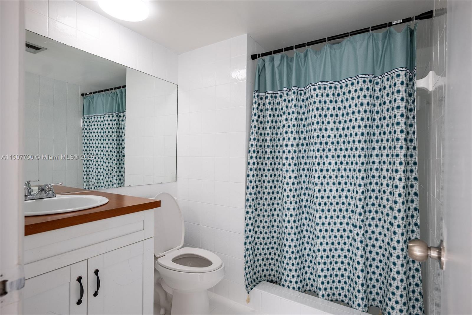 TWIN EXECUTIVE TOWERS CON - Residential Lease