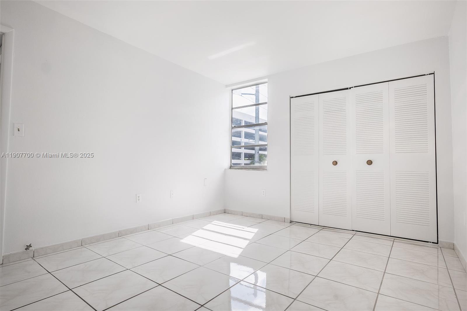 TWIN EXECUTIVE TOWERS CON - Residential Lease