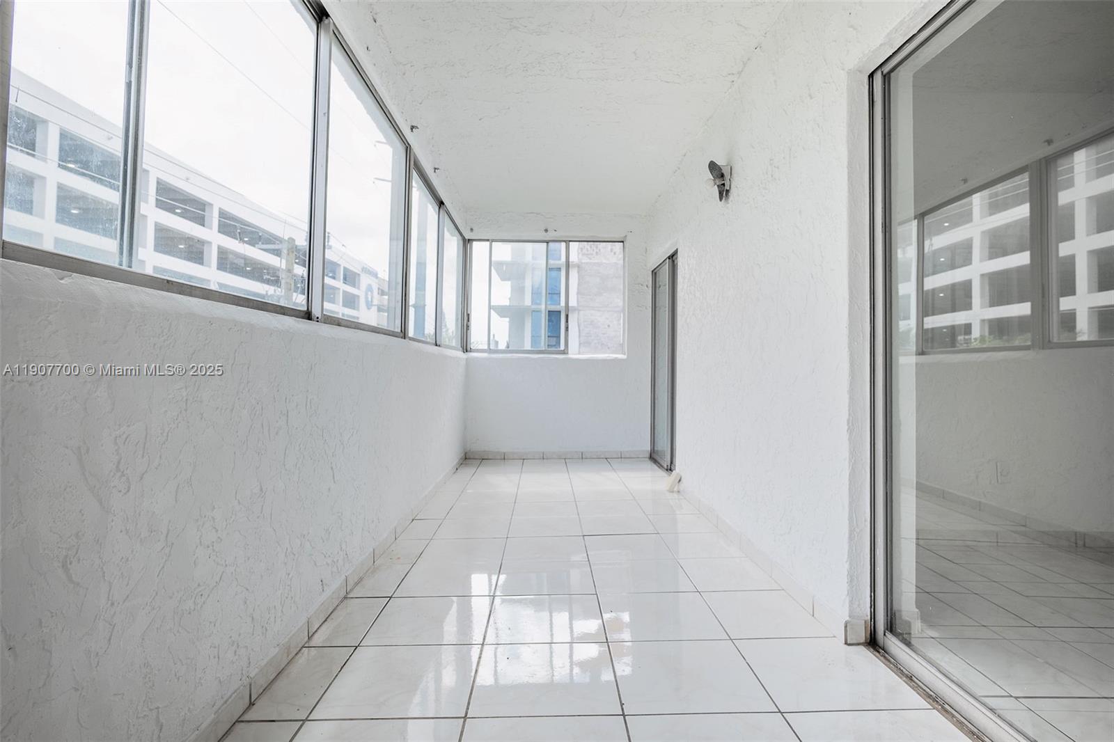 TWIN EXECUTIVE TOWERS CON - Residential Lease