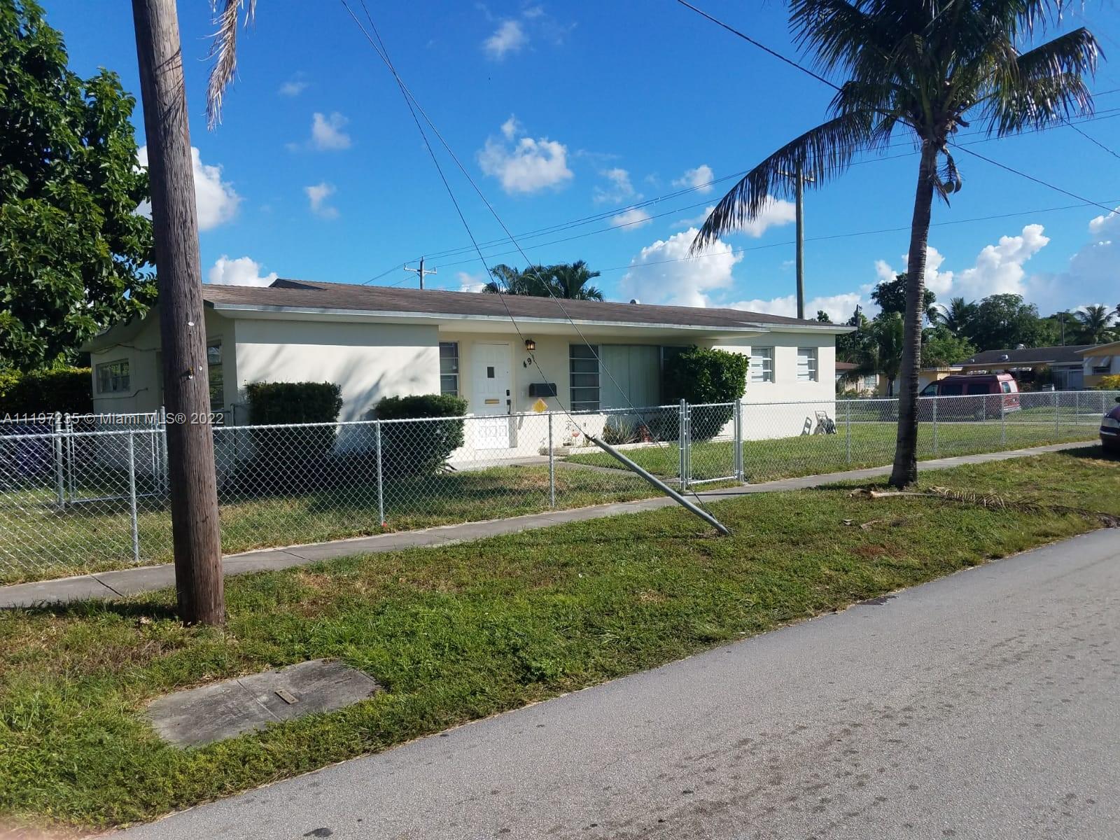 Large 3/2 with extra office and den.
Requirements: Full background check report, Proof Move In Funds, Paystubs & Bank Statements (2 months), Photo Ids, Employment letter, Photo ID, 670 or higher C-Score, Self Employee needs last 3-month bank Statements and 2 years W2s. Brokers see brokers remarks please.