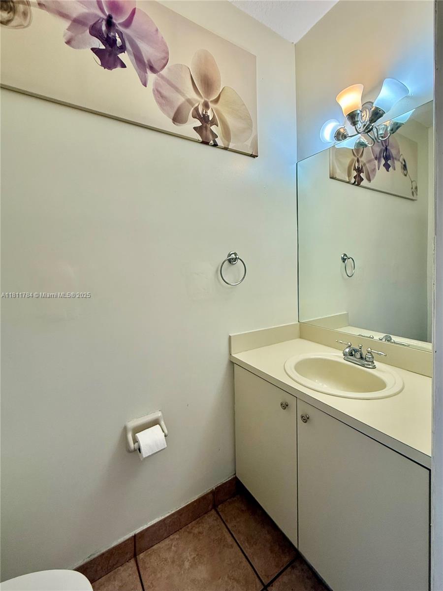 HAMPTON PLACE CONDO - Residential Lease
