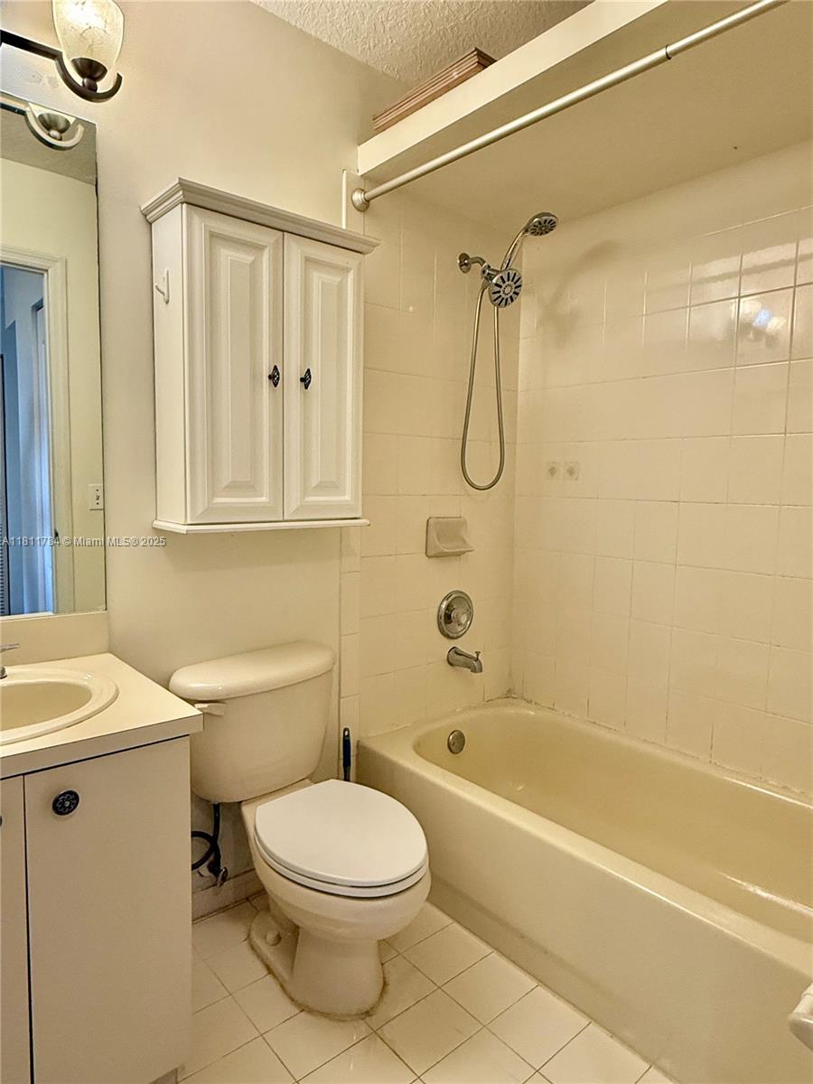 HAMPTON PLACE CONDO - Residential Lease