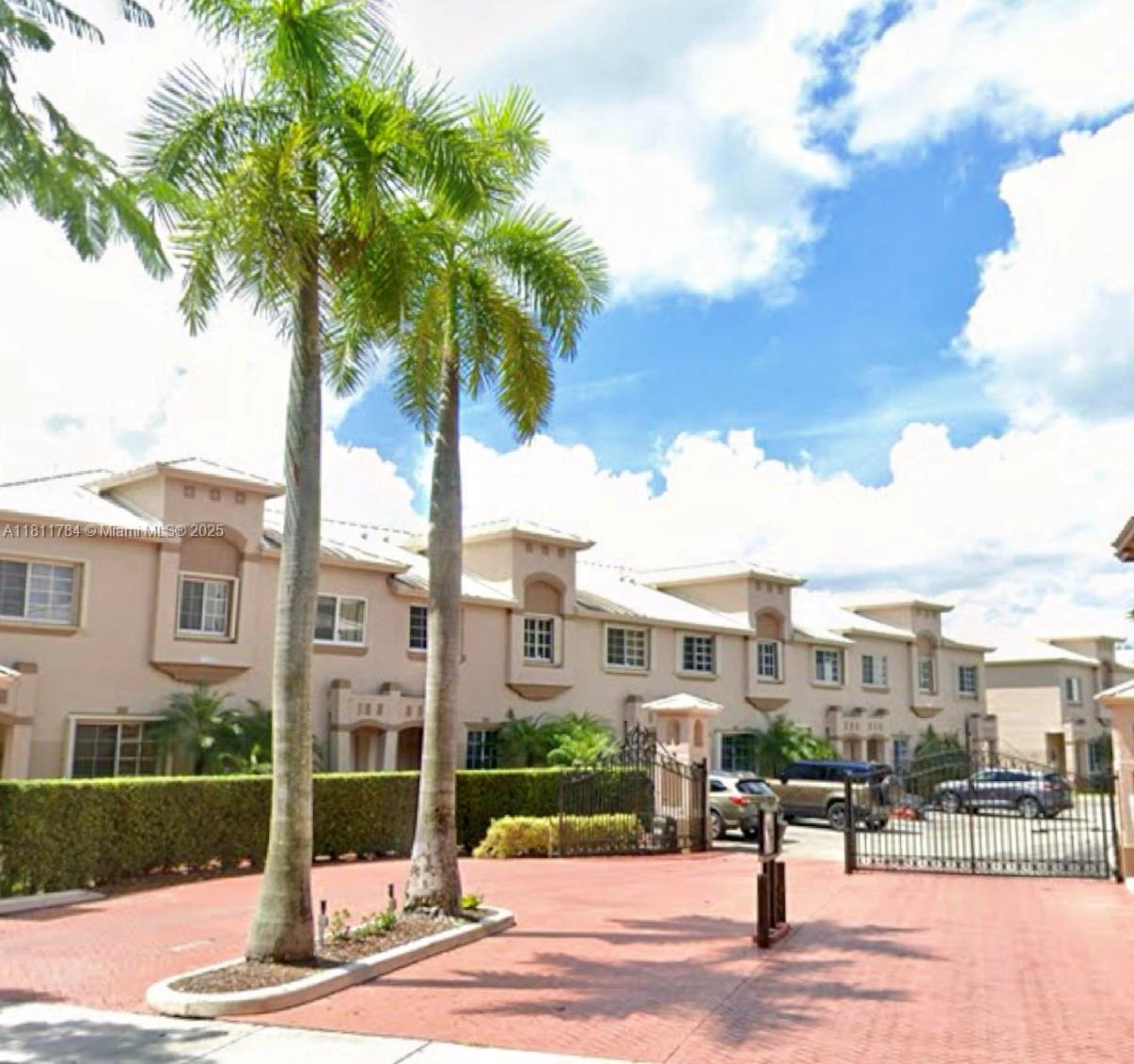 15800 Sw 92nd Ave 12B, Palmetto Bay, Miami-Dade County, Florida - 3 Bedrooms  
3 Bathrooms - 