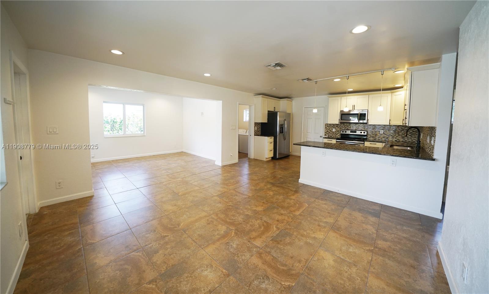 BROADVIEW PARK SEC 4 - Residential Lease