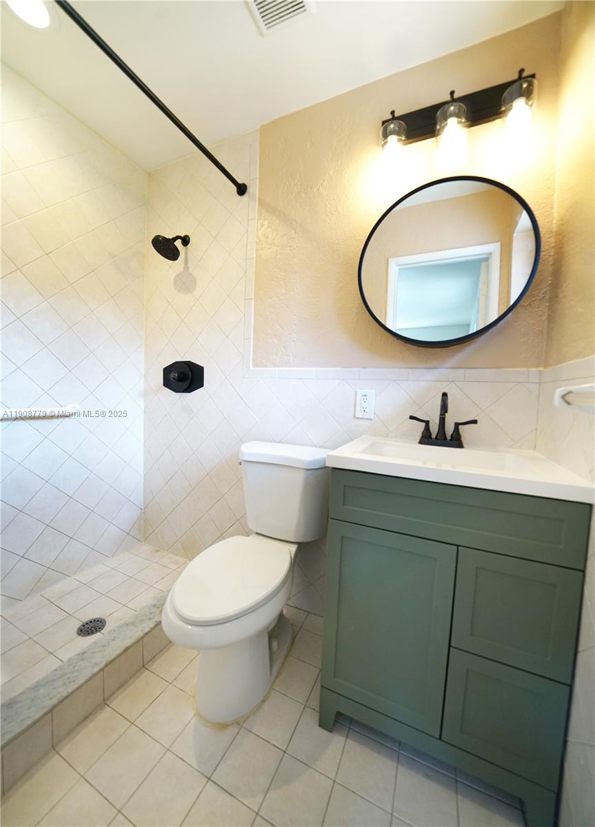 BROADVIEW PARK SEC 4 - Residential Lease