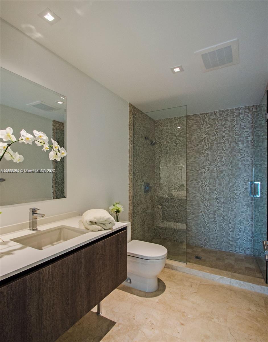 REACH CONDO - Residential Lease
