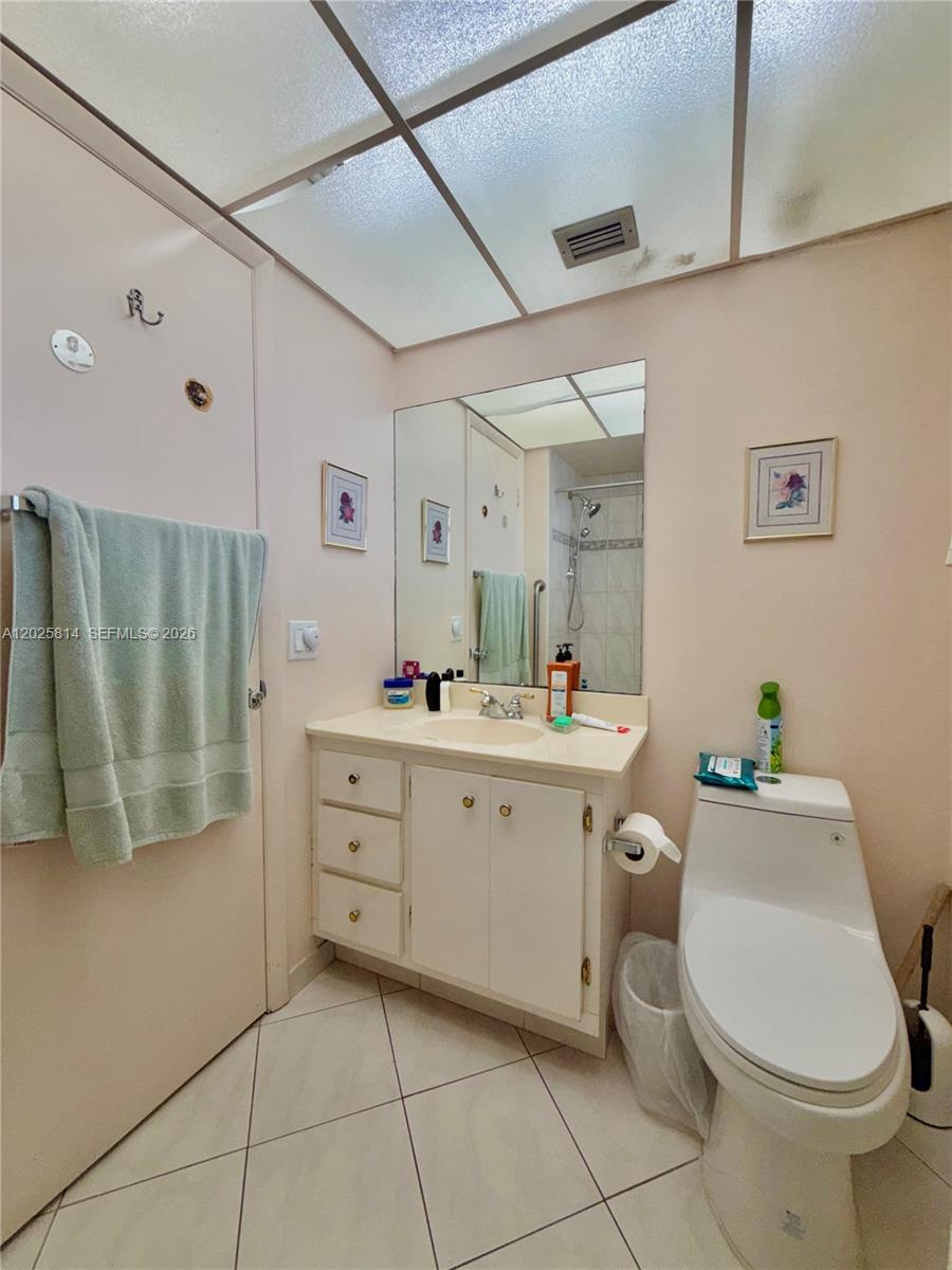 LAUDERDALE OAKS CONDO XV - Residential