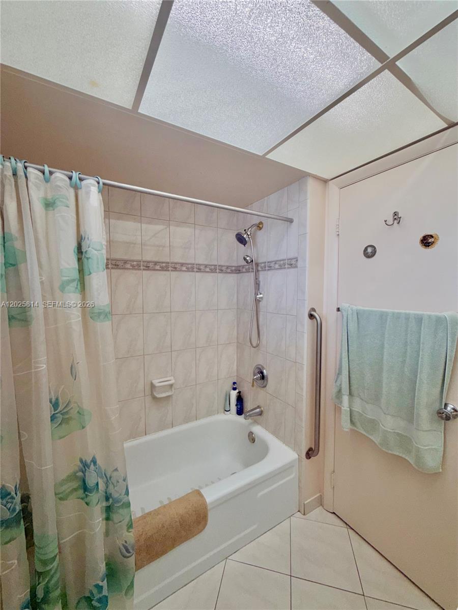 LAUDERDALE OAKS CONDO XV - Residential