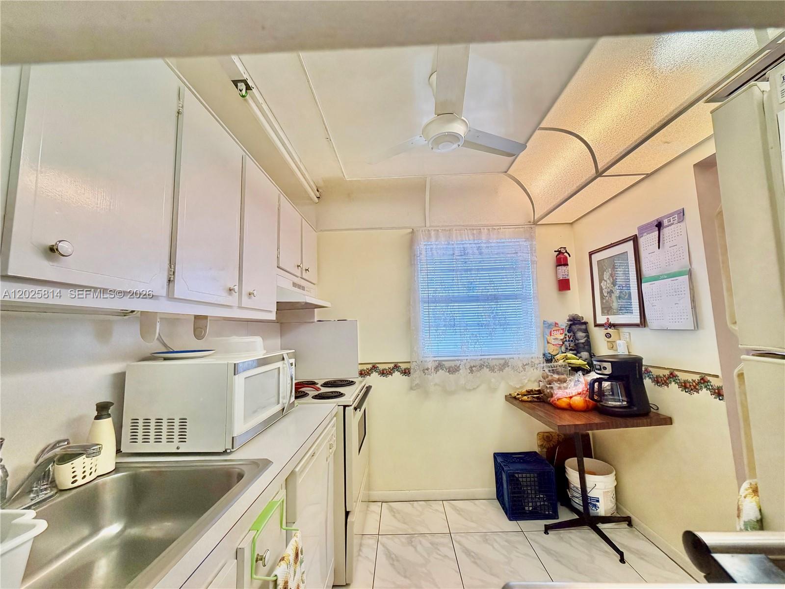 LAUDERDALE OAKS CONDO XV - Residential