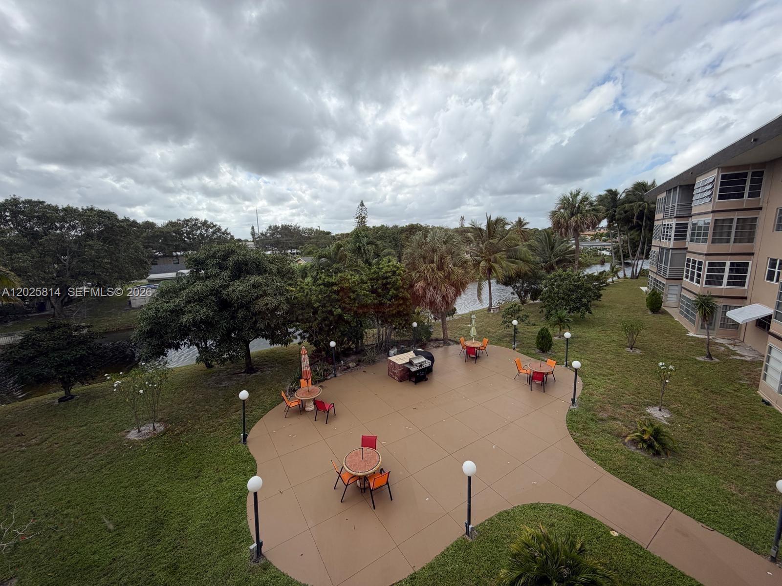 LAUDERDALE OAKS CONDO XV - Residential