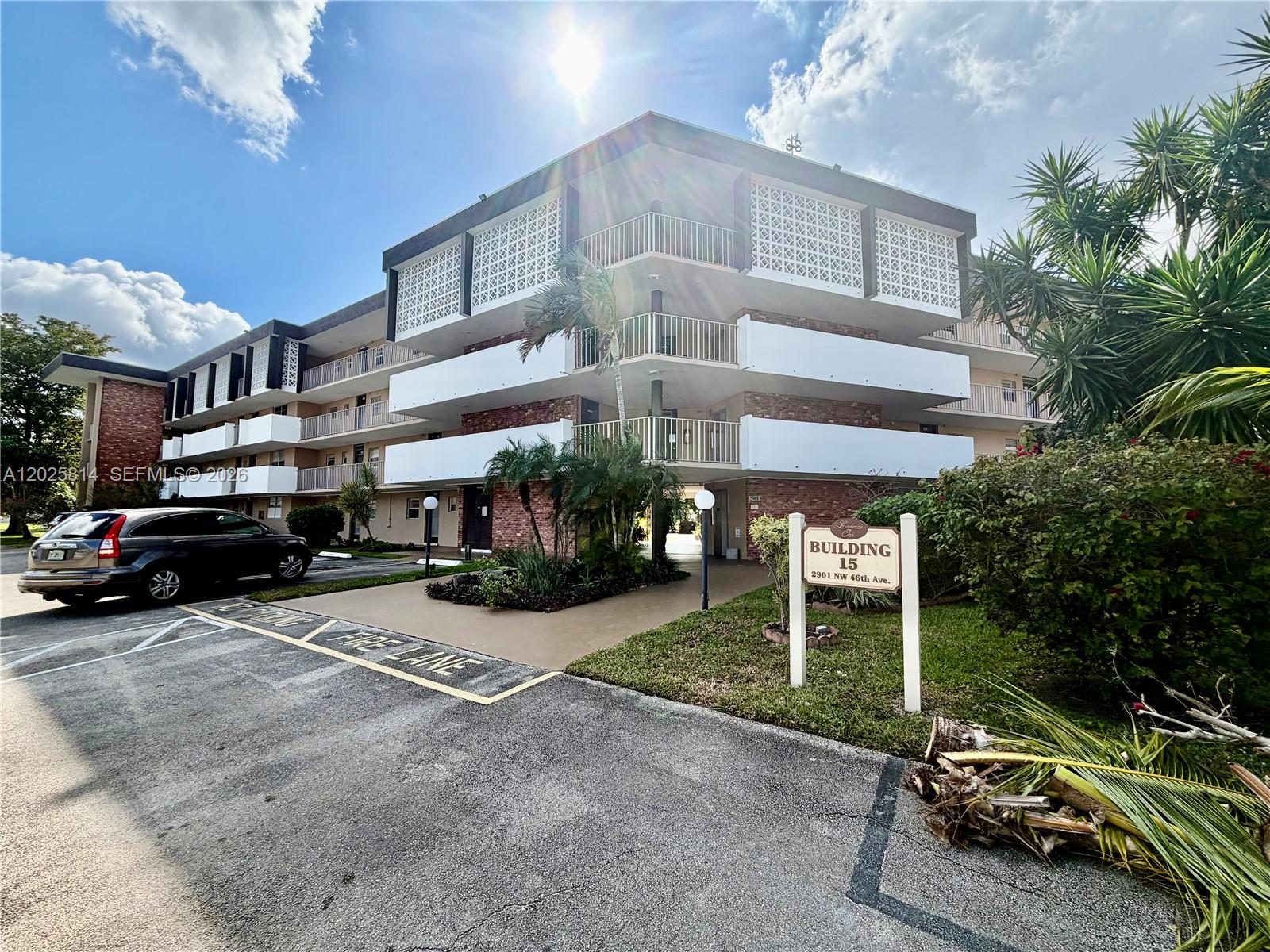 LAUDERDALE OAKS CONDO XV - Residential
