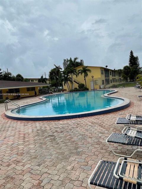 Photo of 20201 NE 29th Ct #D112, Aventura, FL 33180 (MLS # A11881757)