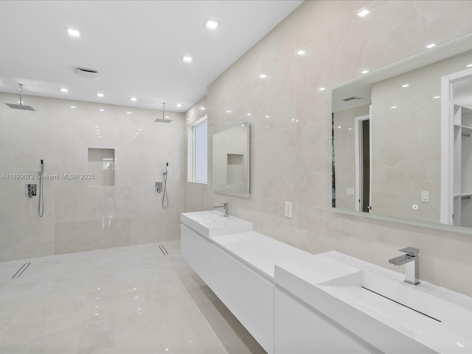 AVENTURA LAKES - PHASE II - Residential Lease