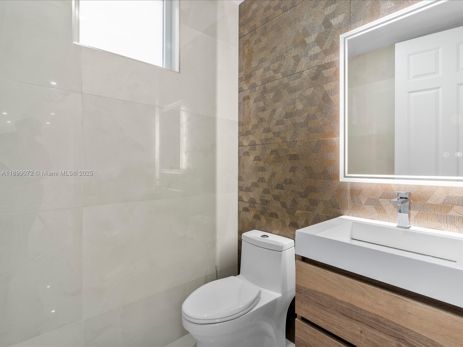 AVENTURA LAKES - PHASE II - Residential Lease