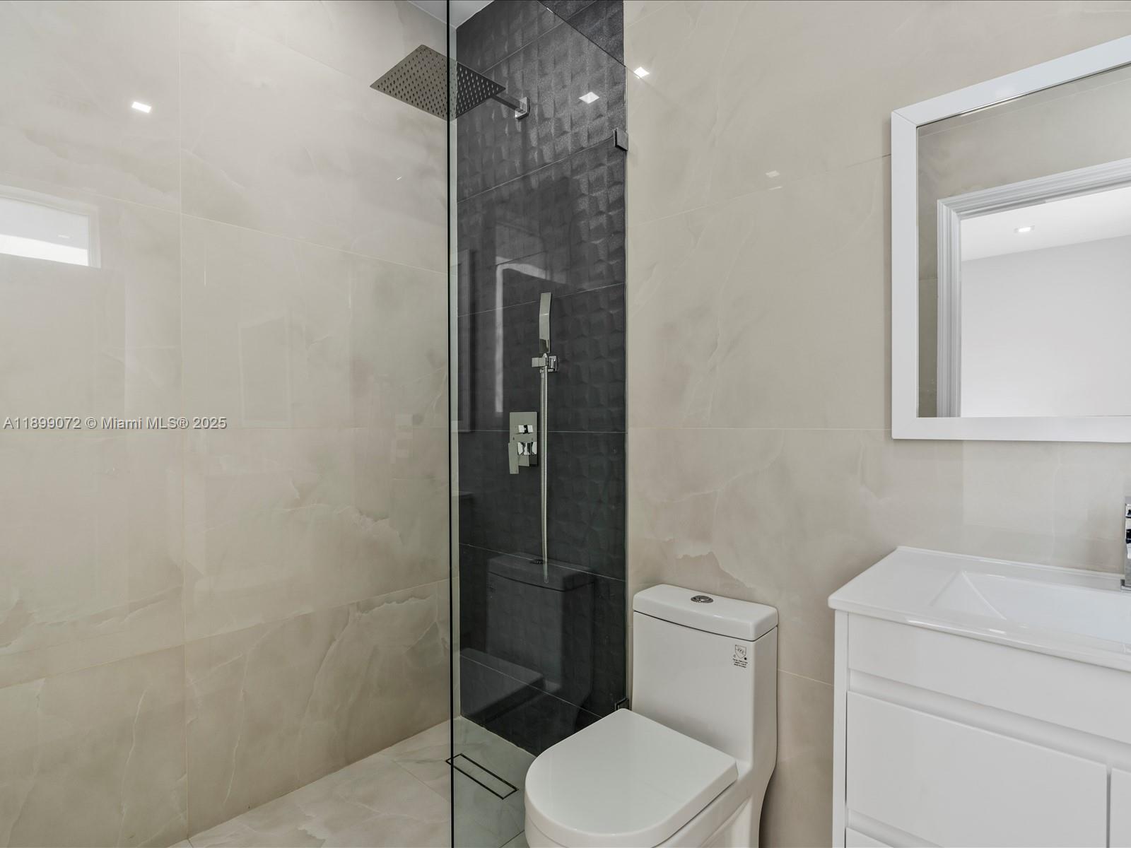 AVENTURA LAKES - PHASE II - Residential Lease