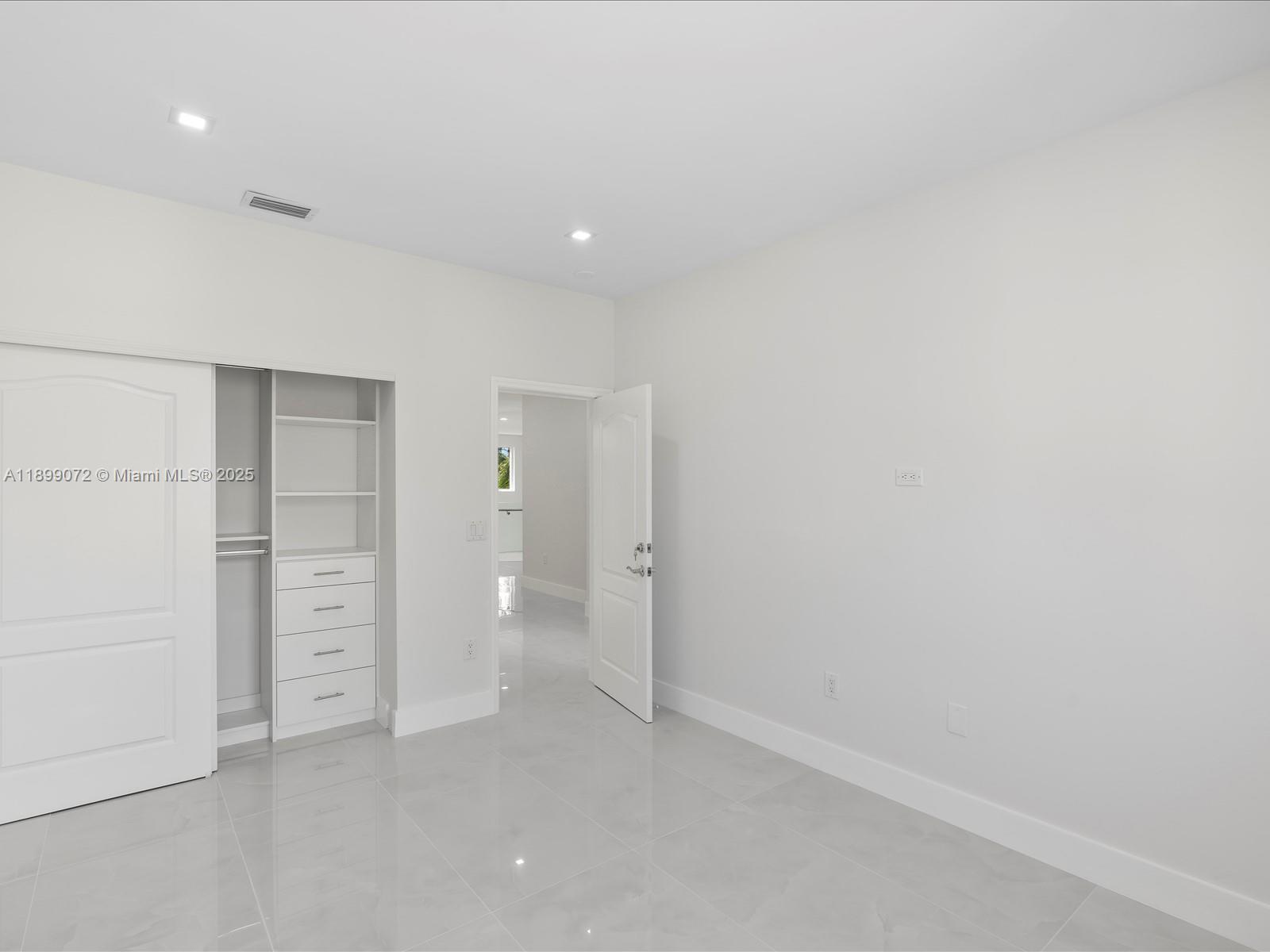 AVENTURA LAKES - PHASE II - Residential Lease