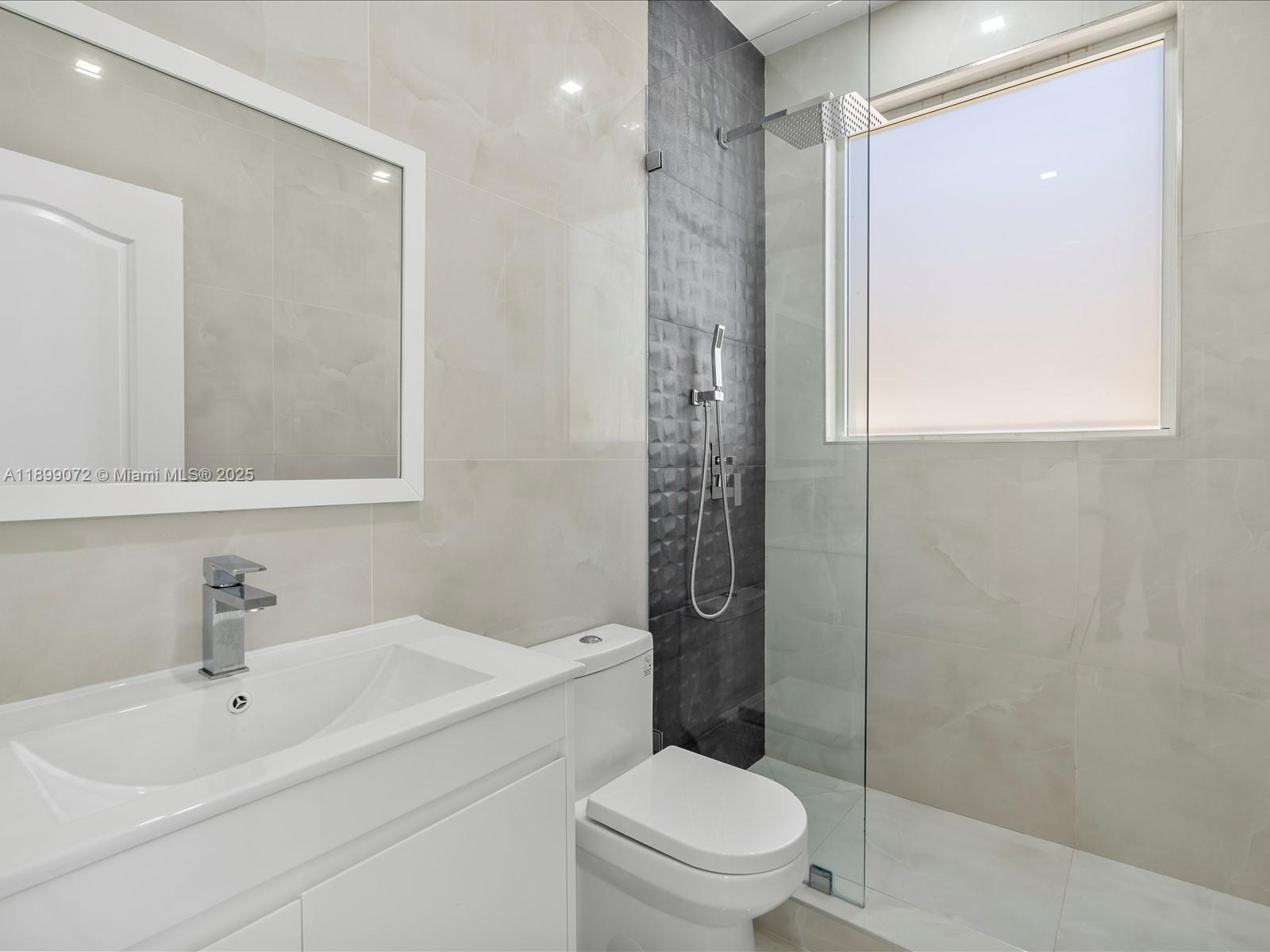 AVENTURA LAKES - PHASE II - Residential Lease