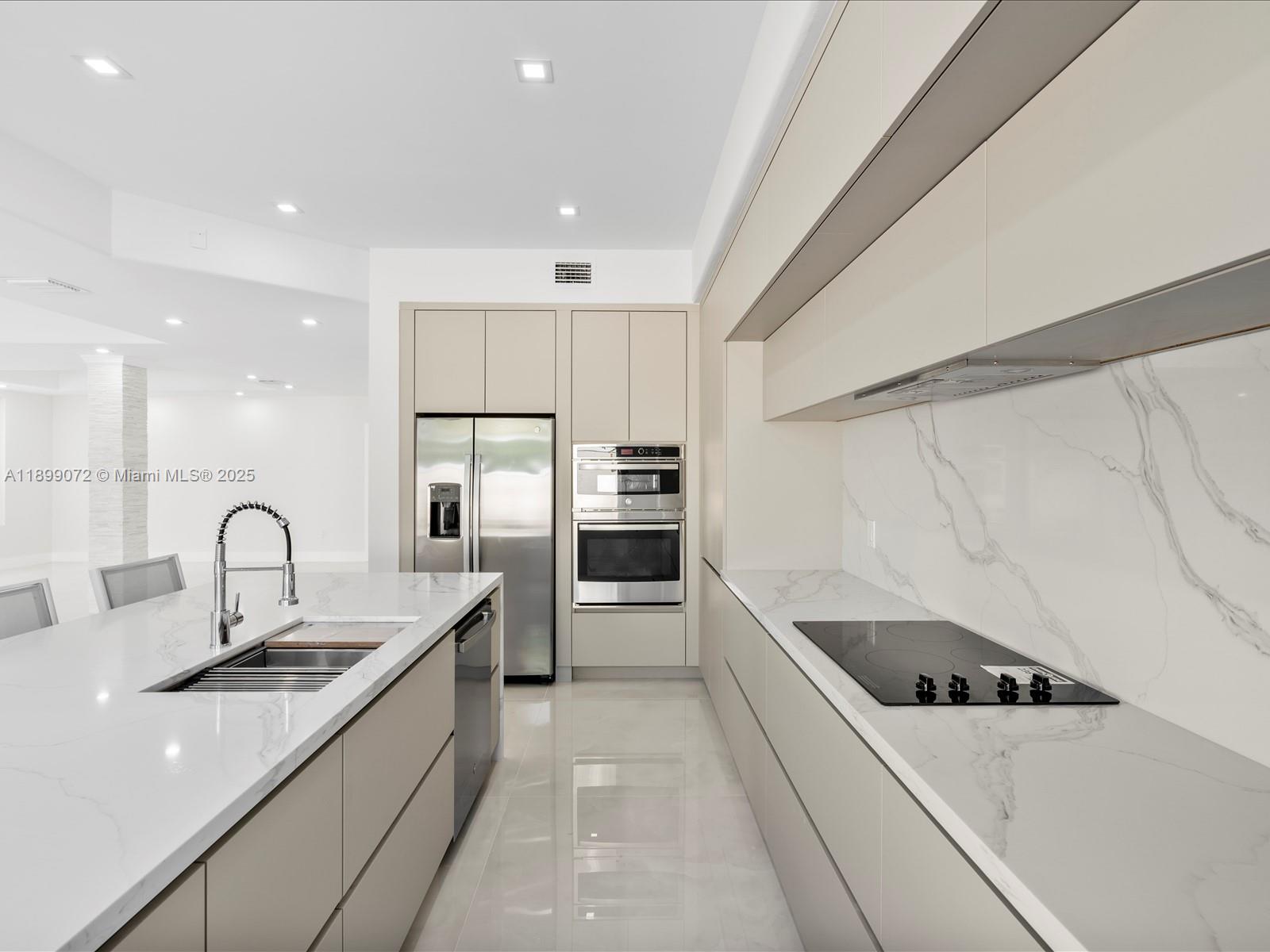 AVENTURA LAKES - PHASE II - Residential Lease