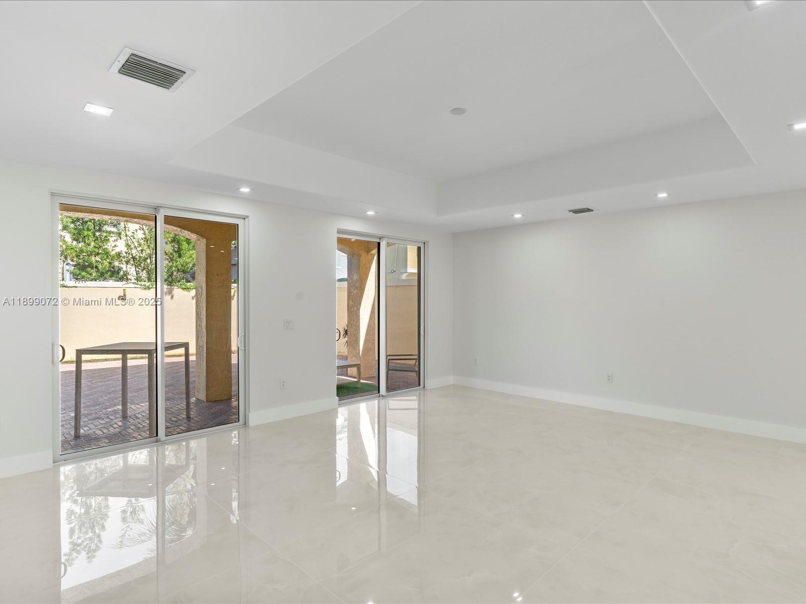 AVENTURA LAKES - PHASE II - Residential Lease