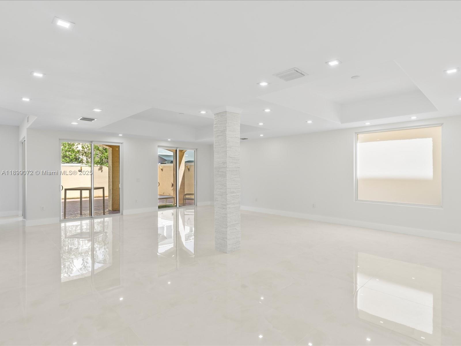 AVENTURA LAKES - PHASE II - Residential Lease