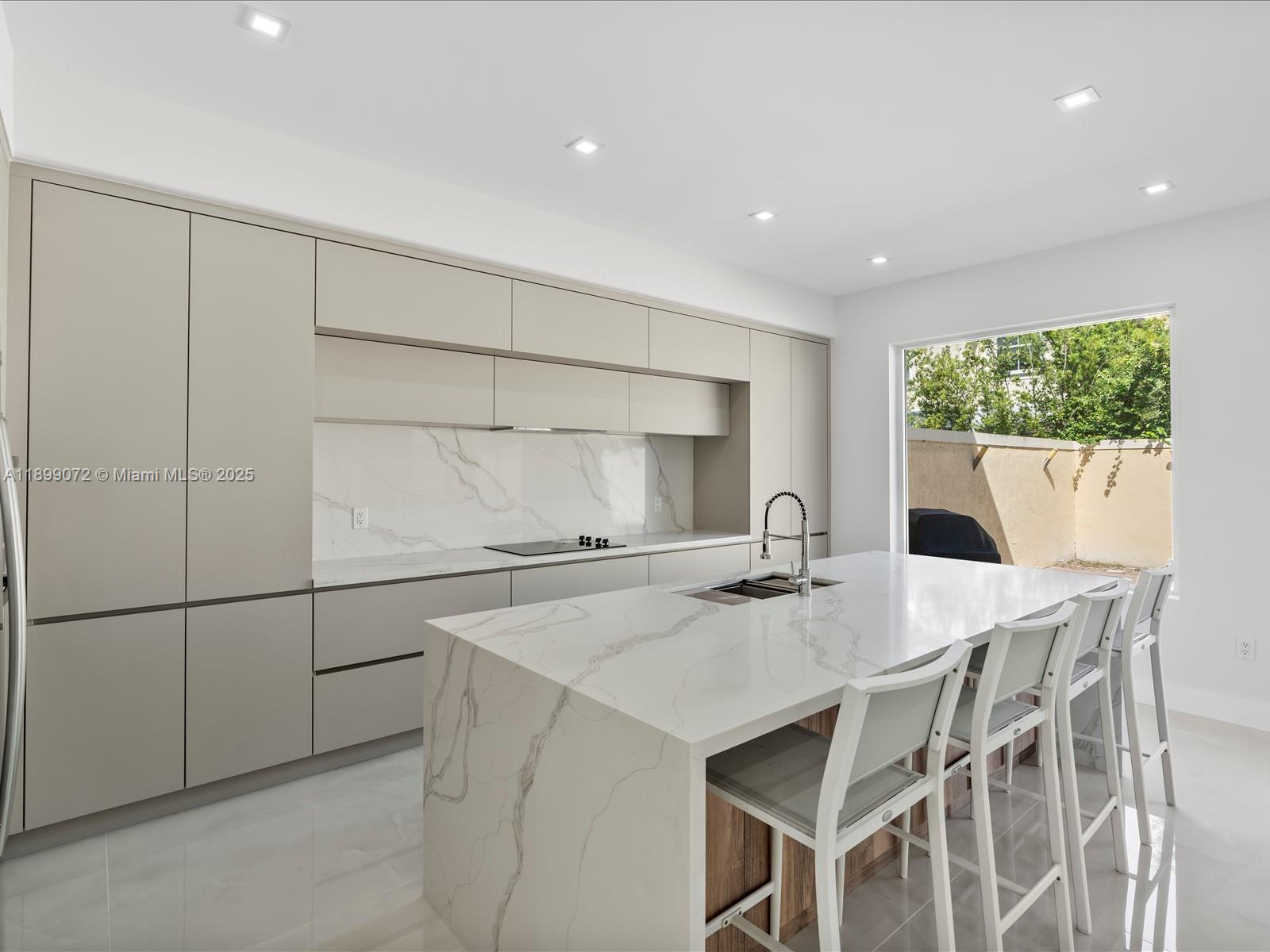 AVENTURA LAKES - PHASE II - Residential Lease