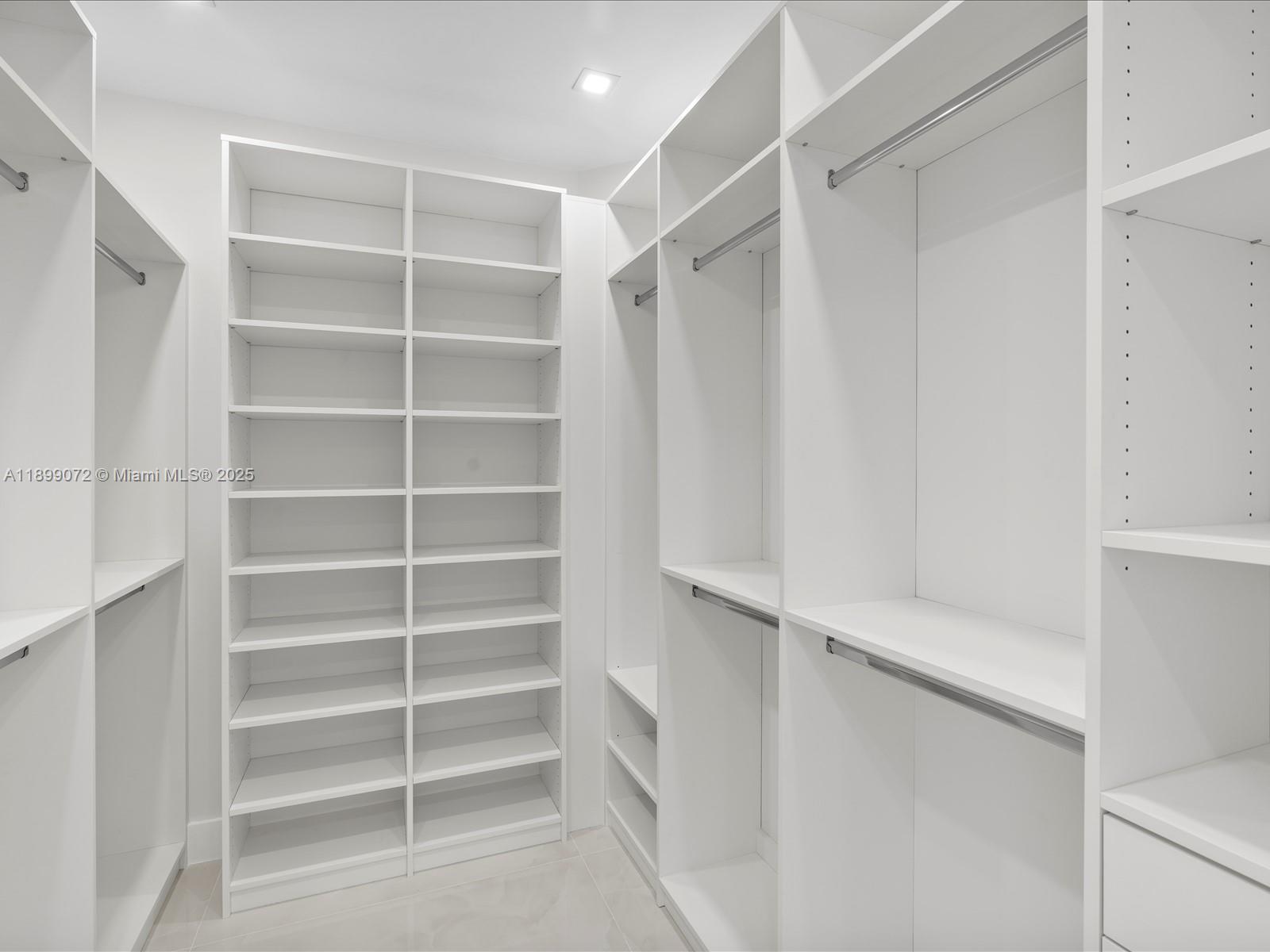 AVENTURA LAKES - PHASE II - Residential Lease