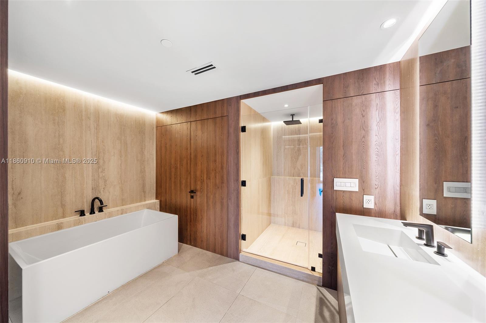 CLUB TOWER TWO CONDO - Residential Lease
