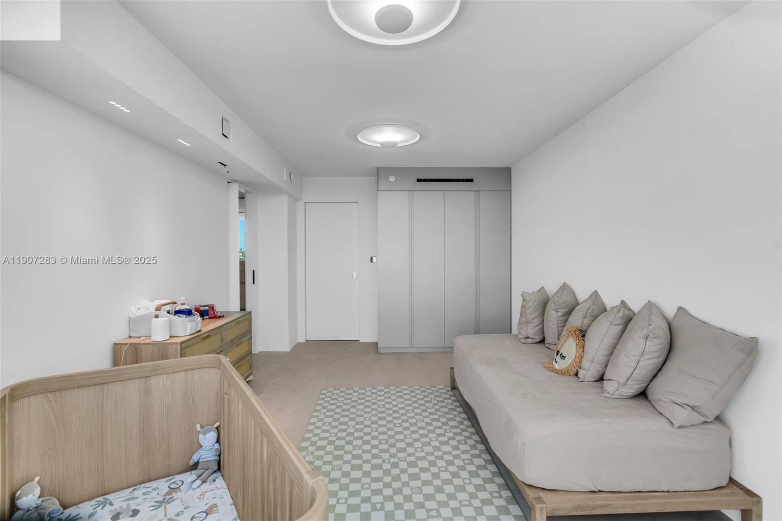 KING DAVID TOWERS CONDO - Residential Lease