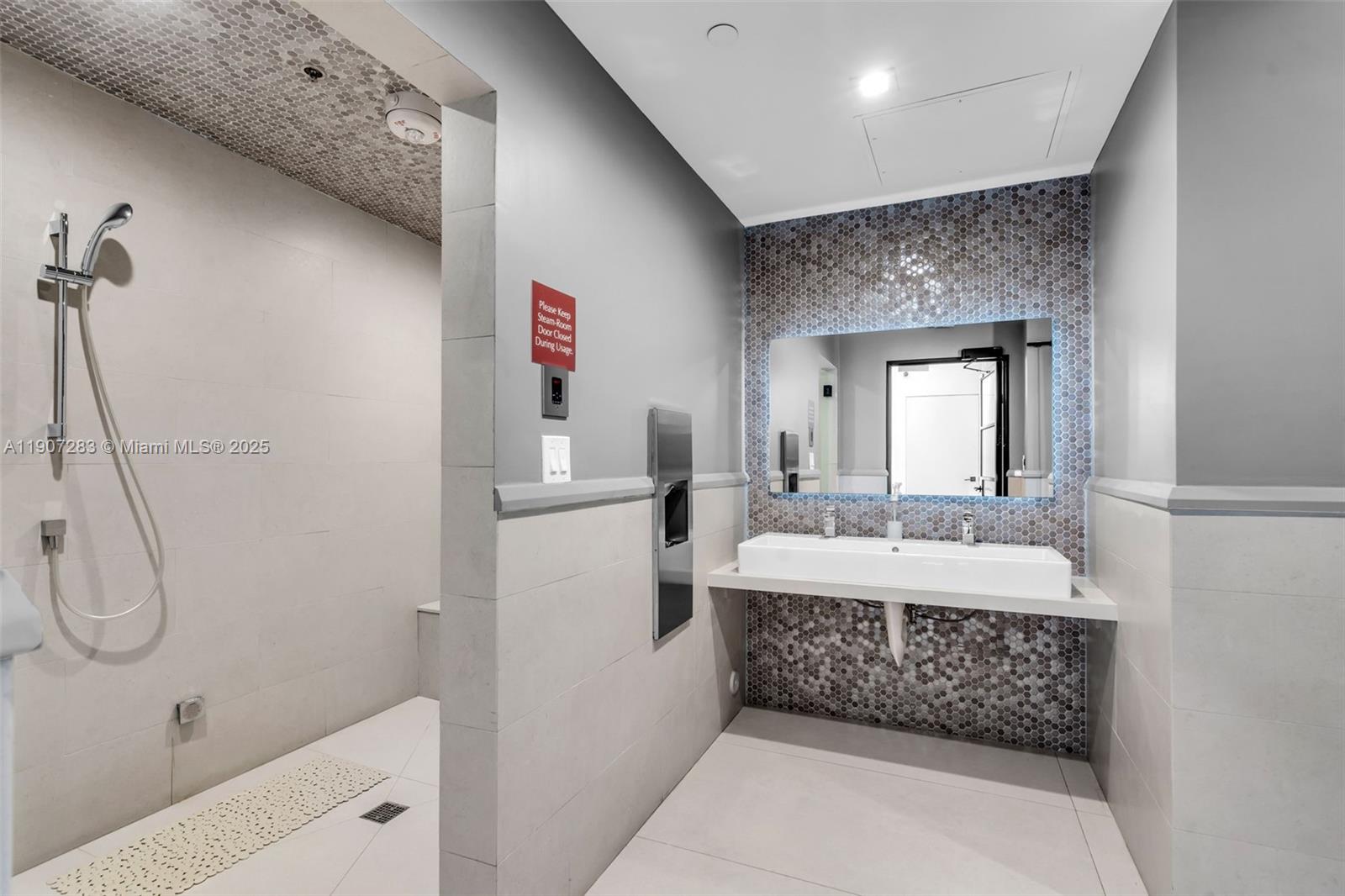 KING DAVID TOWERS CONDO - Residential Lease