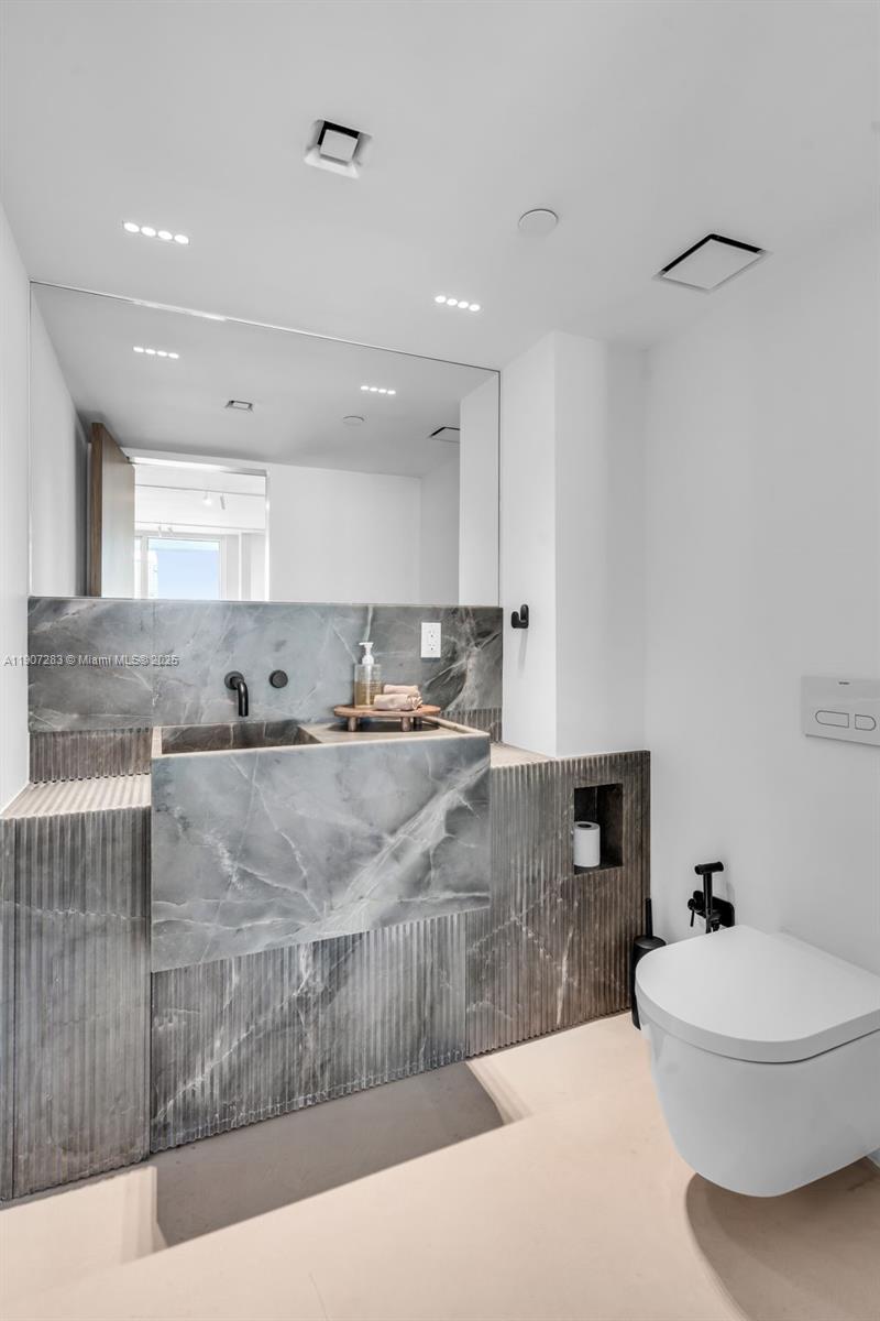 KING DAVID TOWERS CONDO - Residential Lease