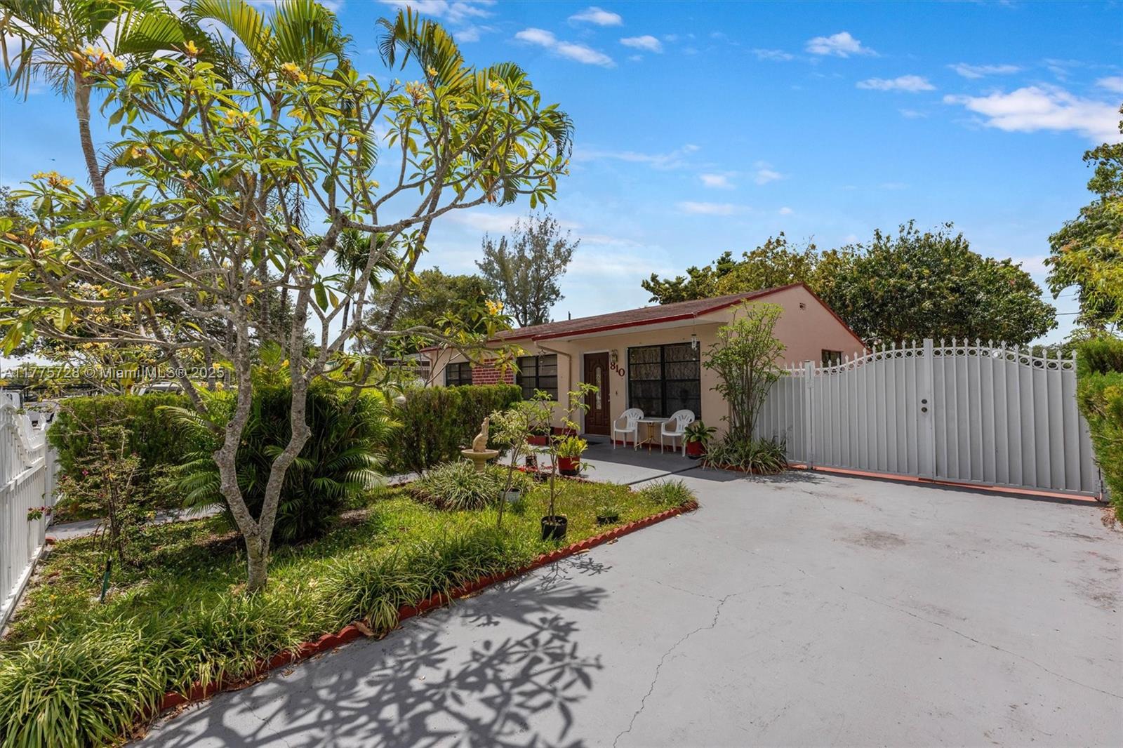 810 West Dr