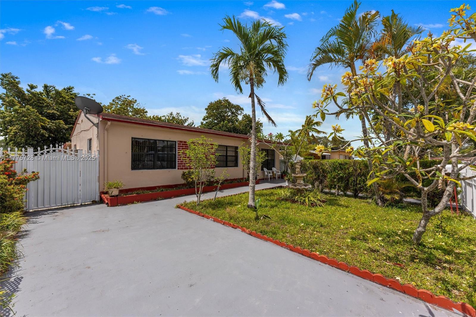 810 West Dr