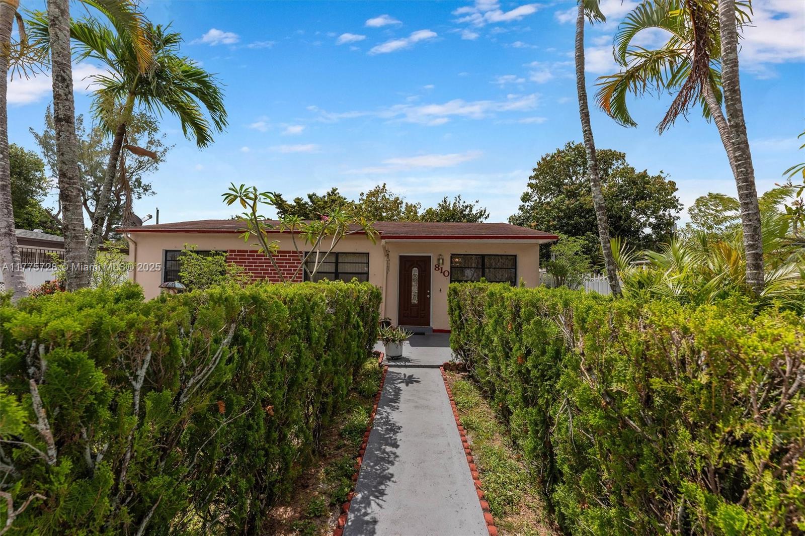 810 West Dr