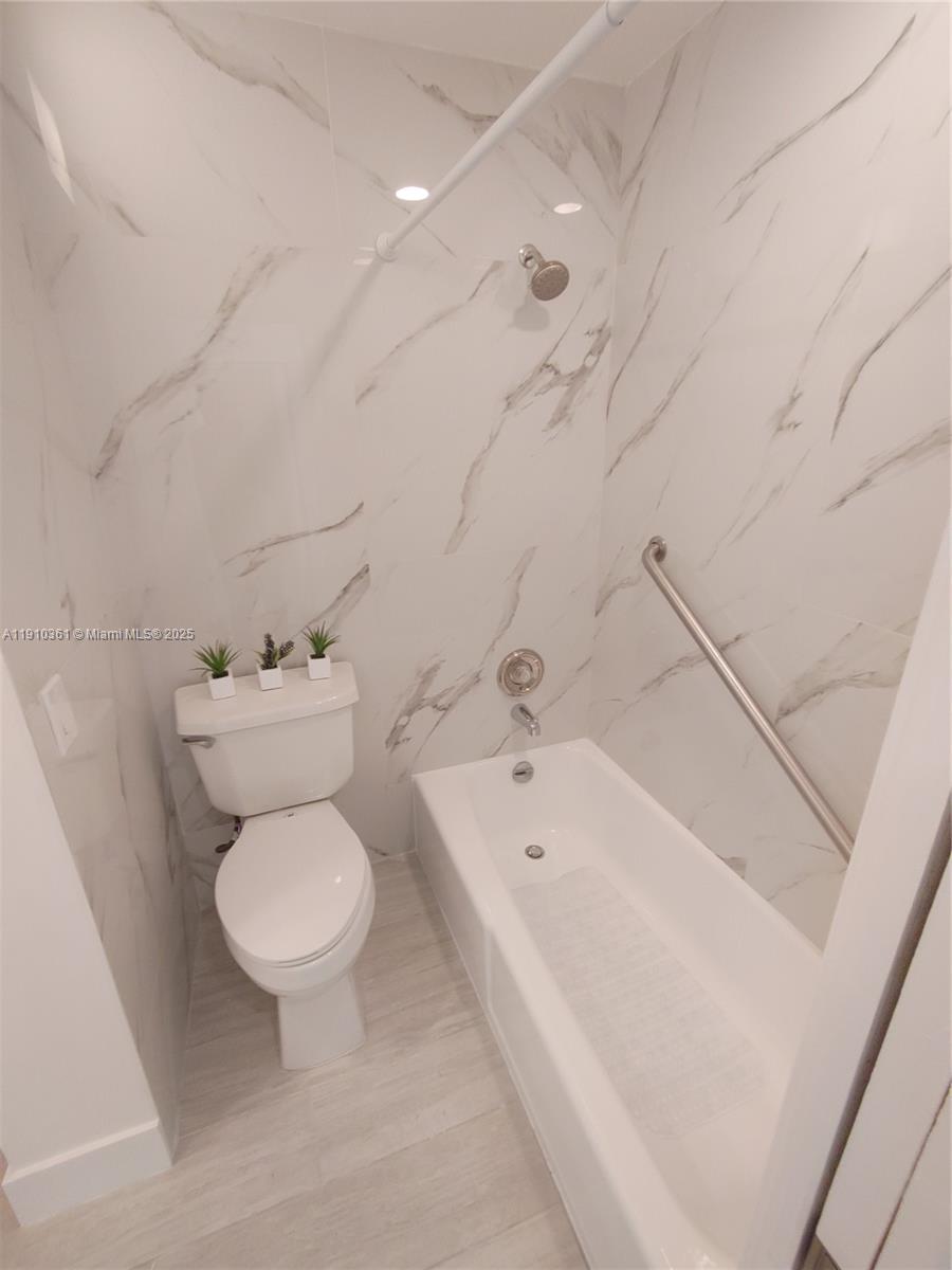 FIRST GULFSTREAM GARDEN - Residential Lease