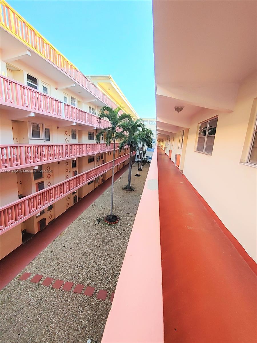 FIRST GULFSTREAM GARDEN - Residential Lease