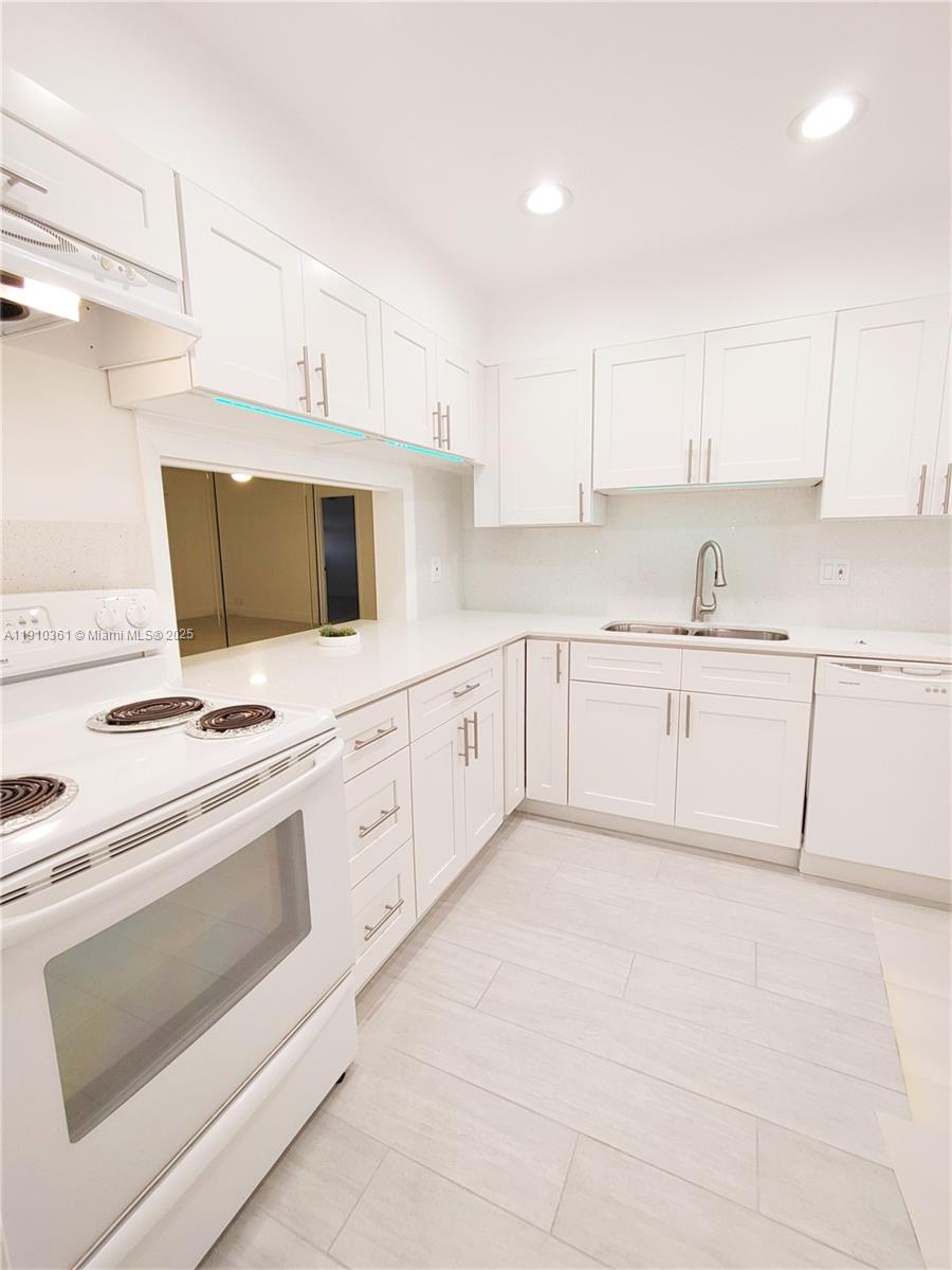 FIRST GULFSTREAM GARDEN - Residential Lease