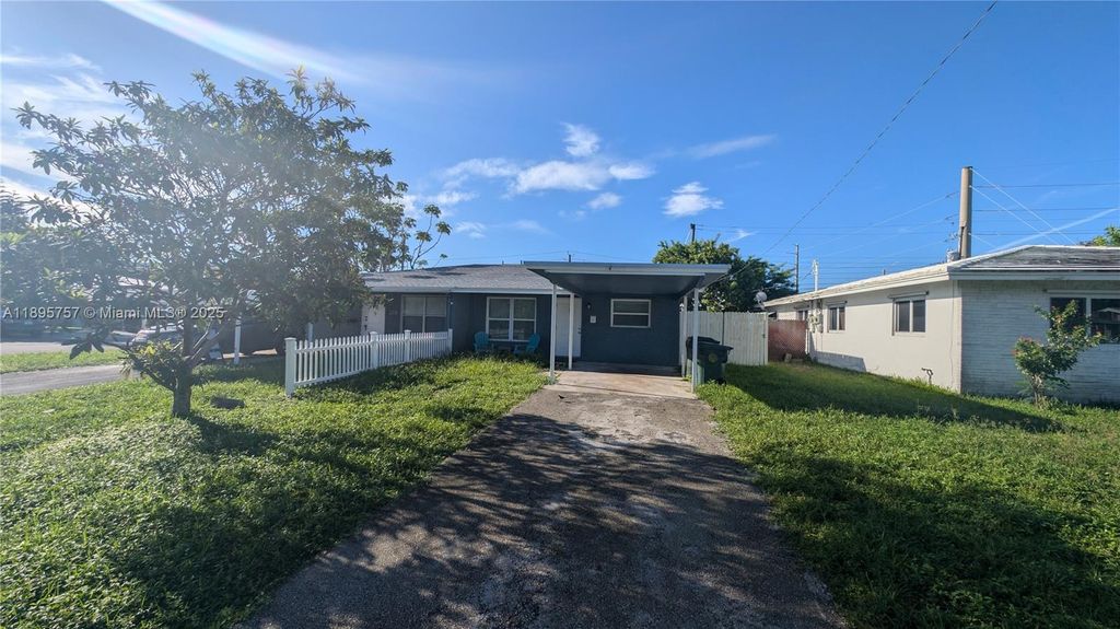 Photo of 460 NE 45th St #2, Oakland Park, FL 33334 (MLS # A11895757)