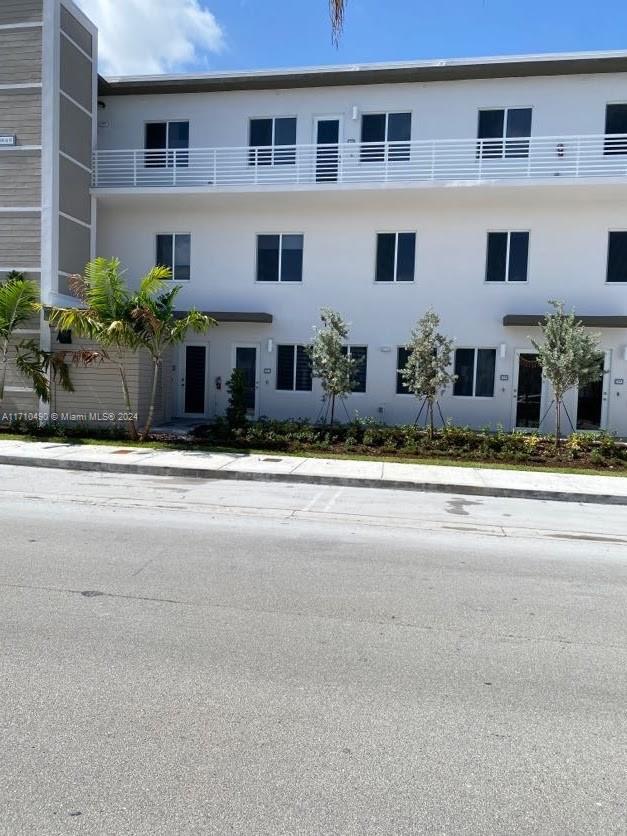 Rental Property at 10300 Nw 66th St 109, Doral, Miami-Dade County, Florida - Bedrooms: 3 
Bathrooms: 3  - $3,400 MO.
