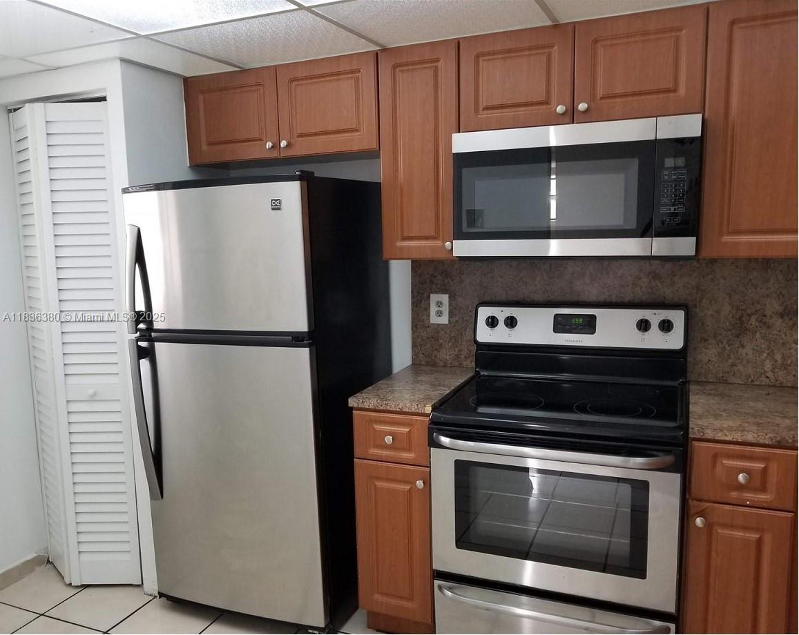 911 NE 209th Ter 106, Miami, FL, 33179/$260,000 1 911 NE 209th Ter 106