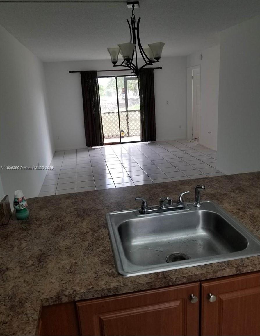 911 NE 209th Ter 106, Miami, FL, 33179/$260,000 2 911 NE 209th Ter 106