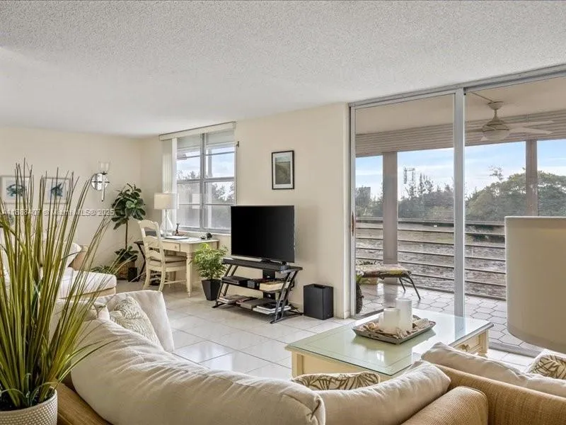 Boca Raton, Florida 33487, United States, 2 Bedrooms Bedrooms, ,2 BathroomsBathrooms,Residential,Active,219798